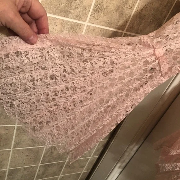 Silence & Whispers Size Medium pink lace top - Picture 3 of 3